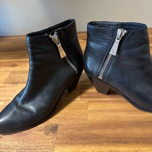 Diagonal inside zip Frye Black Leather Boots